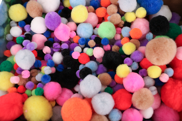 Pompons Mix bunt, Ø 1-4 cm, 930 Stück Großpackung