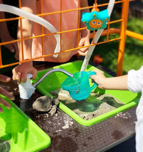 Mobiler Sand-Wassertisch "Matsch-Spaß"