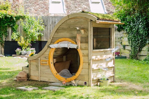 Outdoorspielhaus inkl. kleiner Spielküche, Holz/ Bambus/ Plexiglas