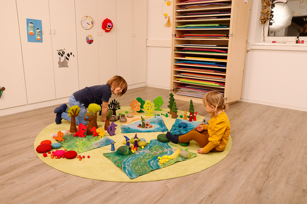 BAUSPIEL Filzkieselstein-Set, 15 Stück in rot, grün und blau