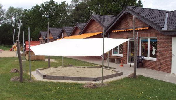 Sonnenschutzanlage Sechseck, 4,9 x 5,7 m, 200 g/qm