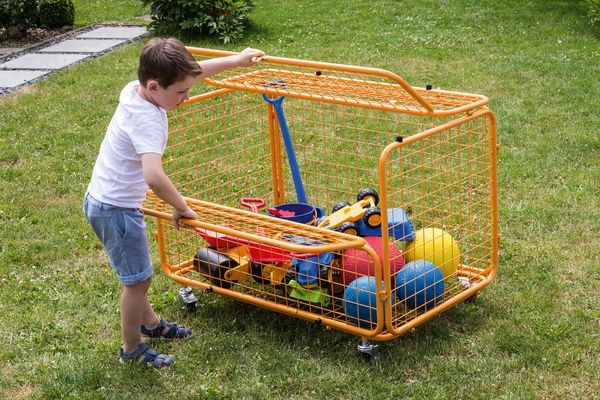 Transportwagen für Geräte oder Spielzeug mit Deckel