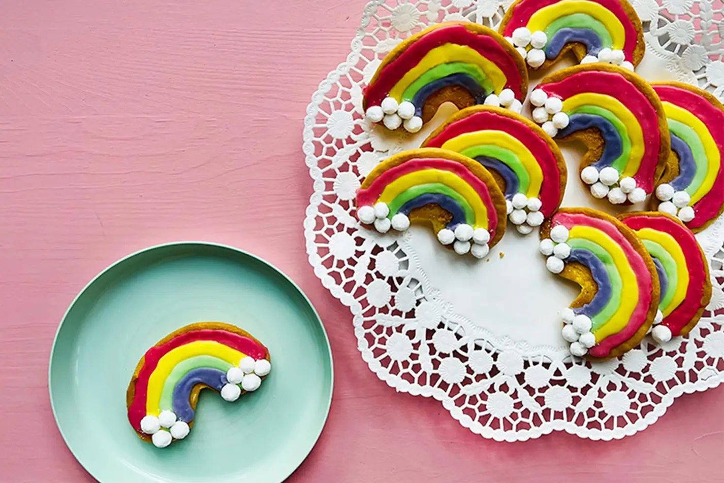 Amerikaner, die wie Regenbogen verziert sind