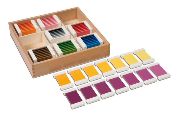 MONTESSORI Farbtäfelchen, Schattierungskasten mit 9 Farben, 63 Stück