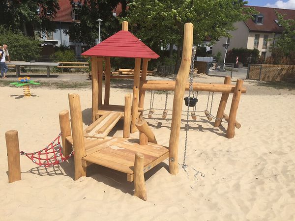 Spielbereich im Freien, Draußen, Spielbereich, Holz, Person