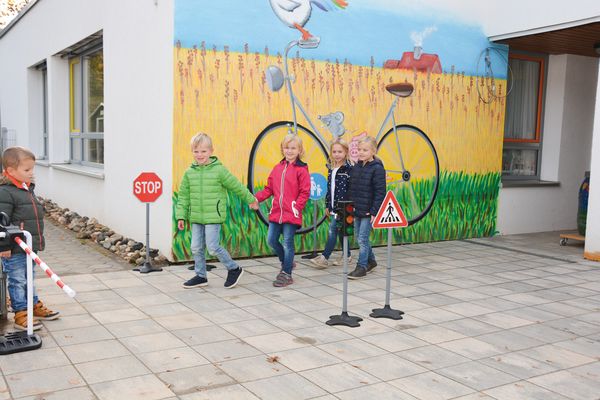 Verkehrsschilder - Outdoor Spielen, 8 Stück, Höhe 82 cm