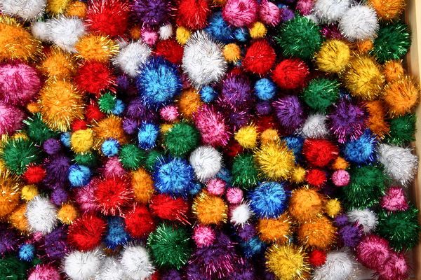 Glitterpompons, 700 Stück, versch. Größen