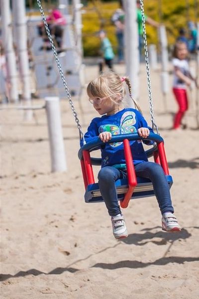 Kinder - und Babyschaukel inkl. Gestell